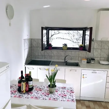 Apartment Ema *