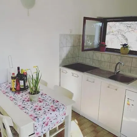 Ema Apartment *