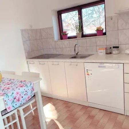Apartment Ema *