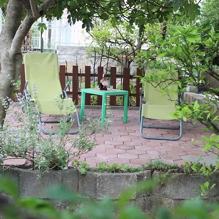 Ema Apartment *